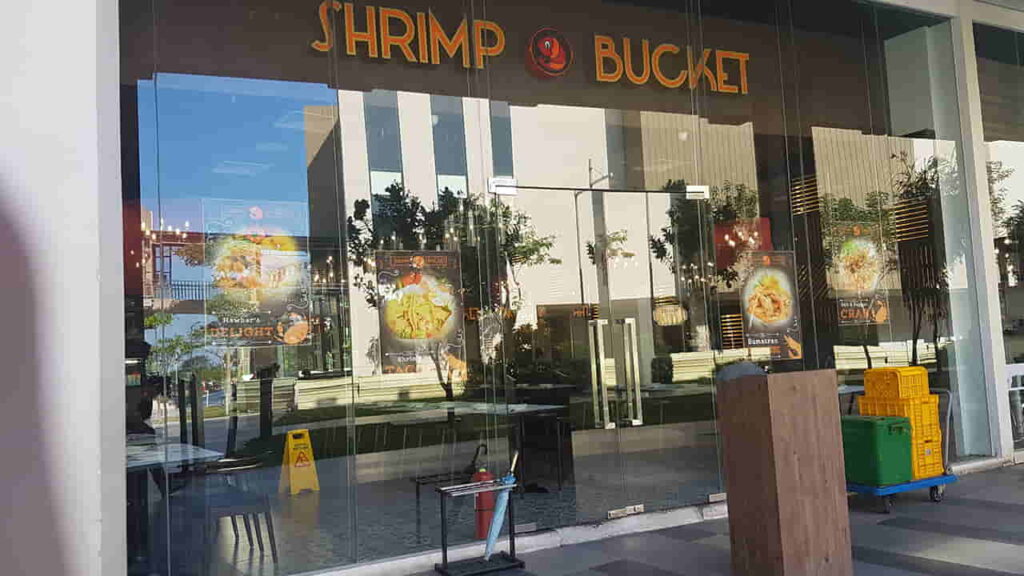 picture of shrimp bucket nuvali, seafood restaurant in laguna